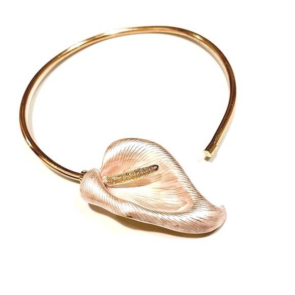 HEAD-TURNING BOTANICAL | Two-Tone Cala Lily Sculptural Statement Necklace | NEW - Picture 4 of 6